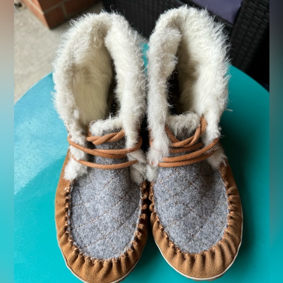 Sorel Out N About Moccasin - Picture 2 of 10